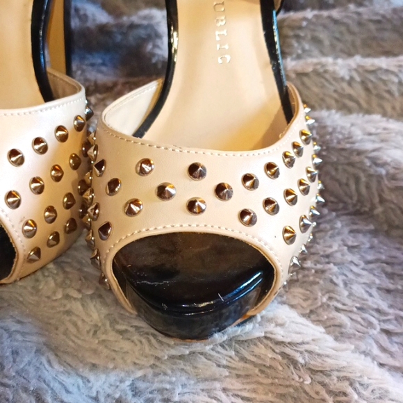 ROCK & REPUBLIC Kurt Stud High Heels Size 6 Medium - Picture 3 of 7